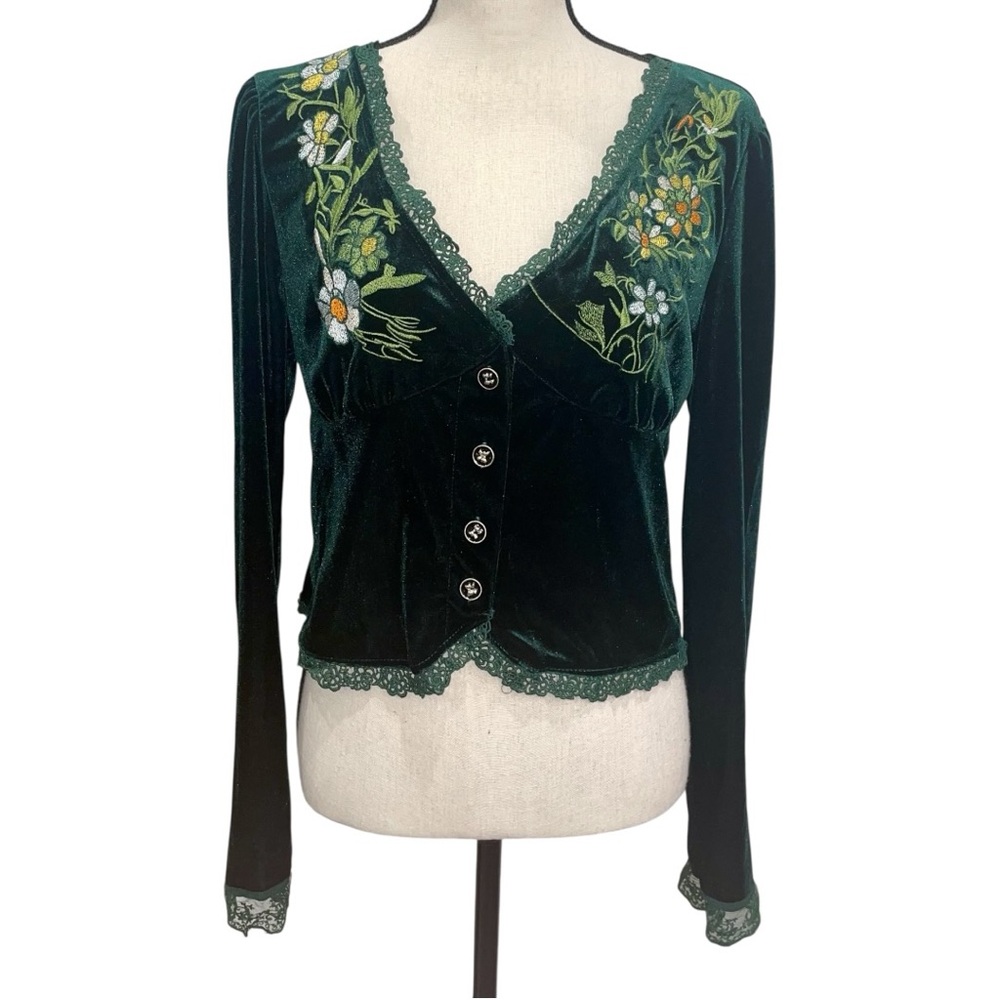 Elegant Green Velvet Cardigan with Floral Embroidery
